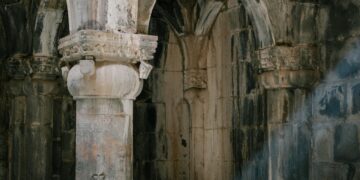 Dwór w Hołowiesku: Barokowy klejnot z ukrytą historią Turystyka i rekreacja Dwór w Hołowiesku: Barokowy klejnot z ukrytą historią