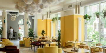 Ewolucja przestrzeni - poznaj najważniejsze trendy w projektowaniu stolików kawiarnianych i restauracyjnych na sezon 2026